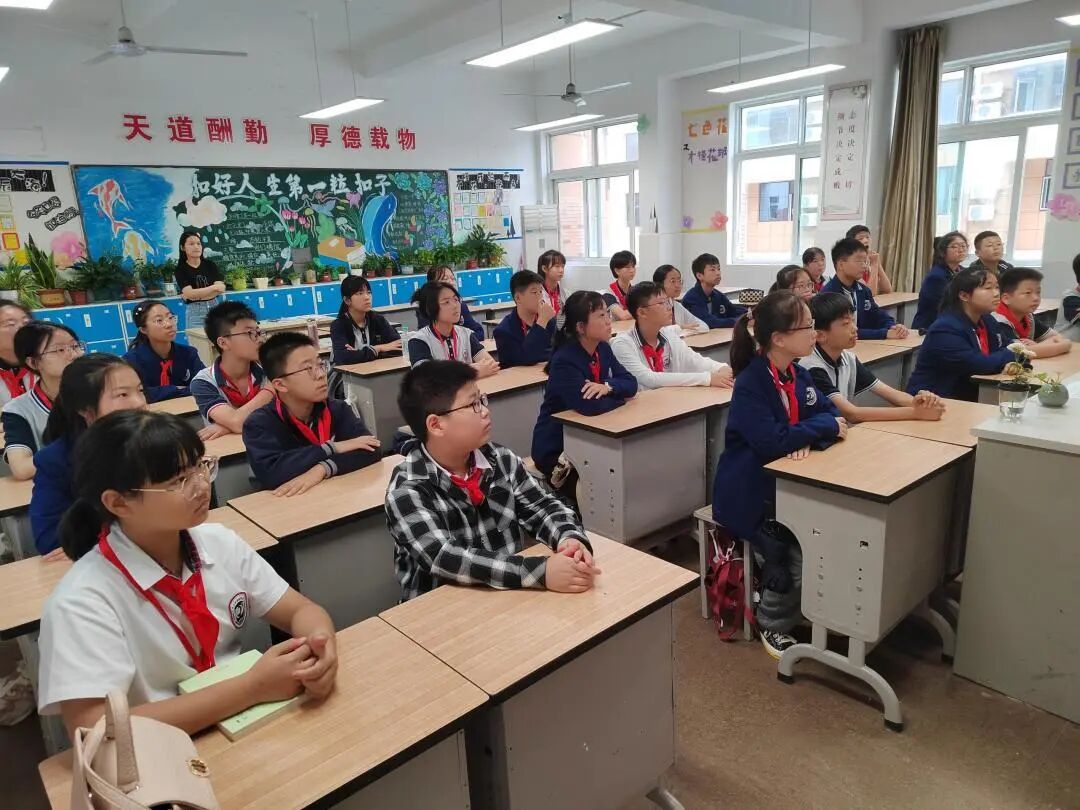 江都华君外国语学校